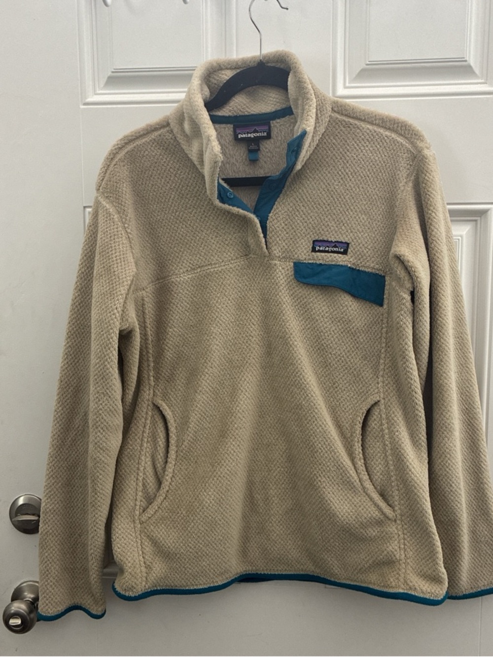 Patagonia Tan Fleece Pullover with Teal Accents women’s Large